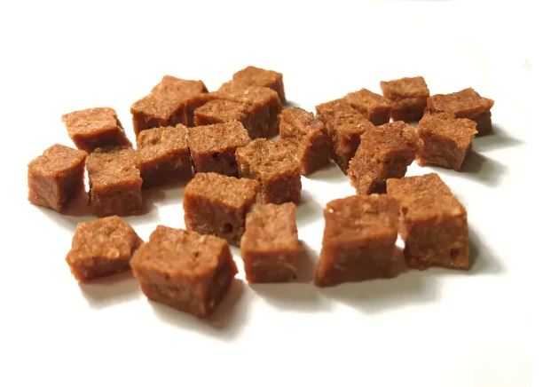 Trainer GO - kostičky s králičím a brusinkami, 250g