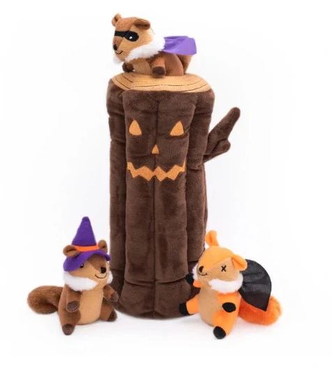 ZippyPaws Burrow XL - halloweenské veverky v kmeni stromu