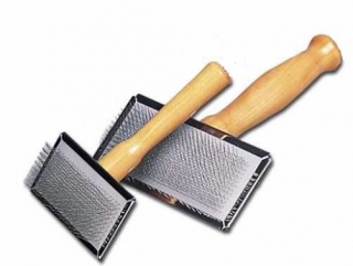 Uhlazovací hřeben tzv. "finišák" nebo "slicker" , S