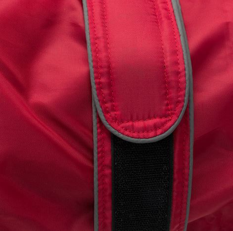 Zapínání vesty přes tělo